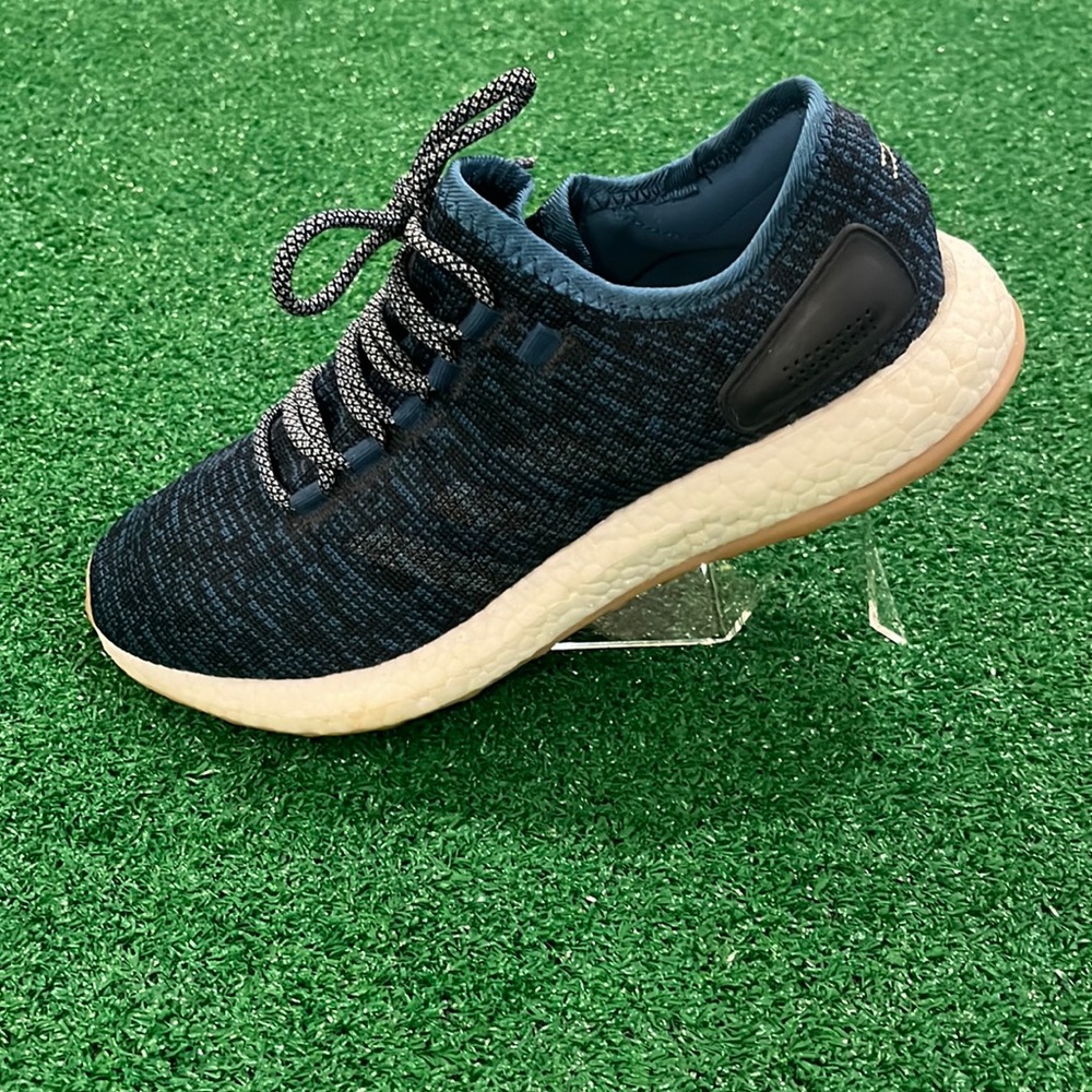 Mens Adidas eBoost shoes. Size 9.5.